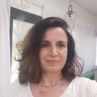 עדי זוניס- מורת חנ"ם****"בית הספר בשבילי הוא מקום שכיף להגיע אליו ולראות את כולם מחייכים, להרגיש חלק, להרגיש שייכת... ולתרום לתחושה זו. זה מאפשר לי לאתגר את עצמי בכל פעם מחדש"